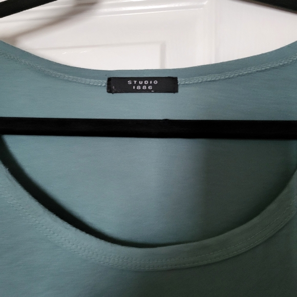 Ladies 2xl relaxed fit scoop neck tshirt - Picture 2 of 4